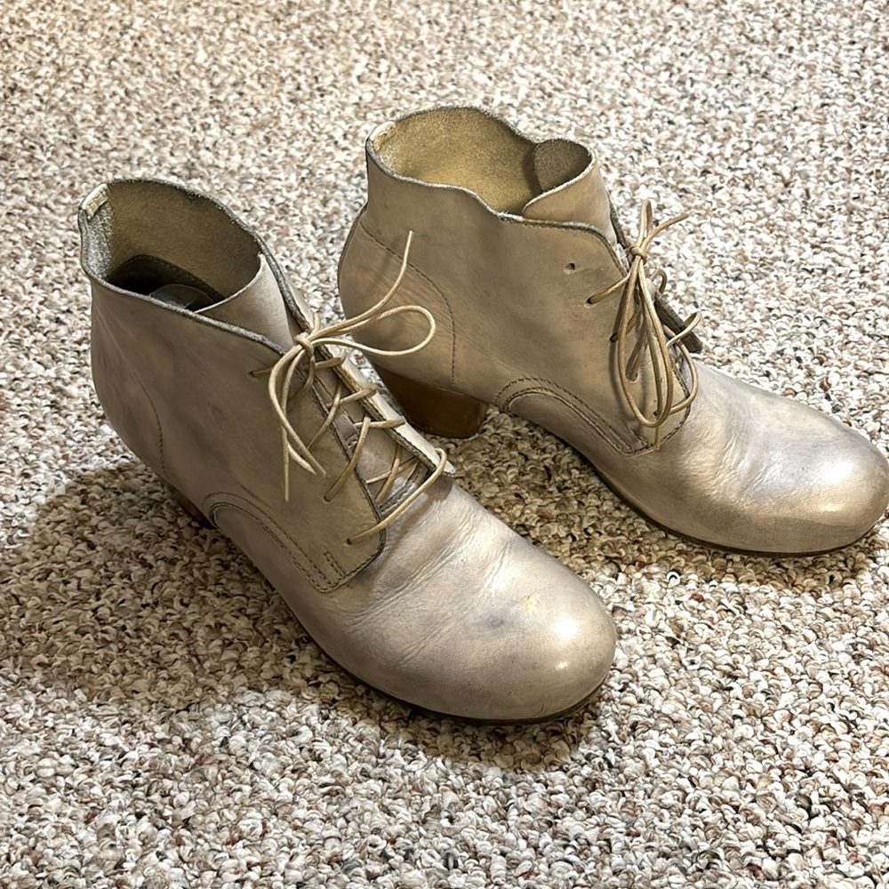 Scarpe MOMA Italia - SZ39 WM distressed off-white 2” heel lace up booties